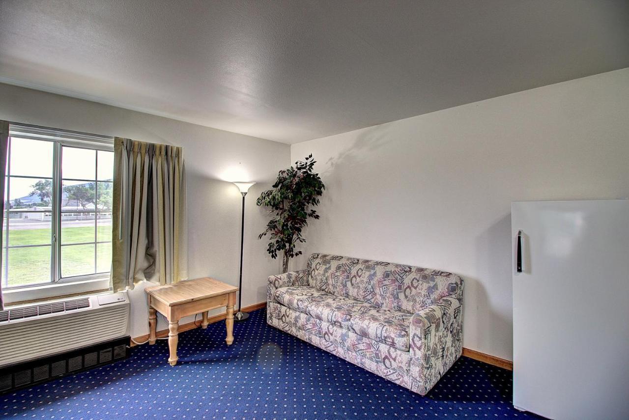 Days Inn & Suites By Wyndham Lolo Zewnętrze zdjęcie